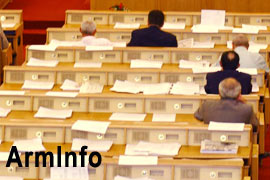 Парламент Армении отказался включить в большую повестку, инициированную оппозиционной фракцией "Елк" законодательную инициативу, дающую право депутатам посещать арестованных и задержанных лиц