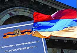 ԱրմԻնֆո-ի խմբագրություն ահազանգեր են ստացվում այն մասին, որ բազմաթիվ պետական հաստատությունների աշխատակիցների նկատմամբ ճնշում է գործադրվում, որպեսզի նրանք «այո» քվեարկեն հանրաքվեում