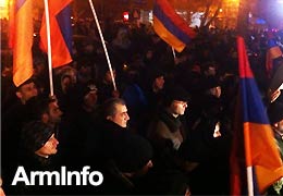 Բողոքի ակցիայի մասնակիցների երթը շարժվեց դեպի ԿԸՀ շենք   