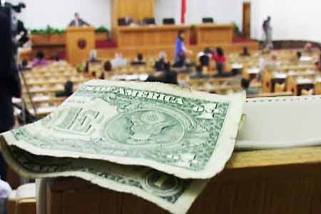 В парламенте Армении депутатам выдали премии: вице-спикер