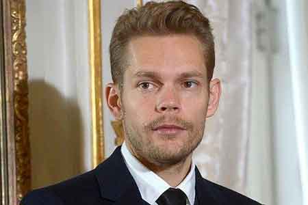 Николя Азнавур на презентации центра Шарля Азнавур: Мне очень больно, что его сегодня здесь нет