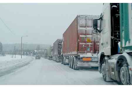 Stepatsminda-Lars is open for all types of vehicles