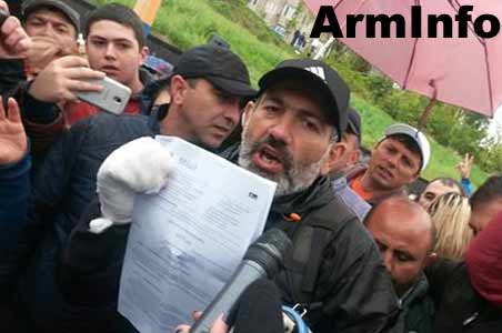 Лидер протестного движения в Армении ждет президента страны на Площади Республики