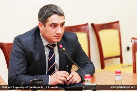 Էդգար Առաքելյանը ստանձնեց Ազգային ժողովի պատգամավորի պաշտոնը