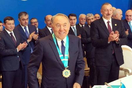 Нурсултан Назарбаев награждён Высшим Орденом Тюркского мира