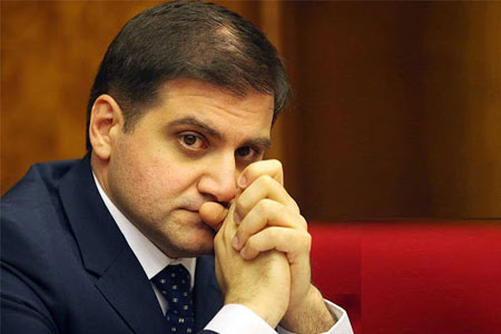 Полиция Армении сообщает об обстреле автомобиля депутата Бабаджаняна