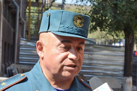 Глава МЧС Армении ушел в двухнедельный отпуск после обысков в его ведомстве