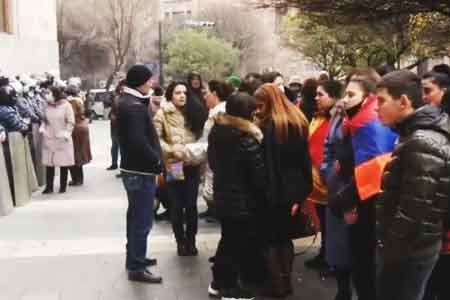 Անհետ կորած զինվորների հարազատները պահանջում են, որ Հայաստանի նոր խորհրդարանը հրապարակի զեկույց Արցախի շուրջ 44-օրյա պատերազմի վերաբերյալ։