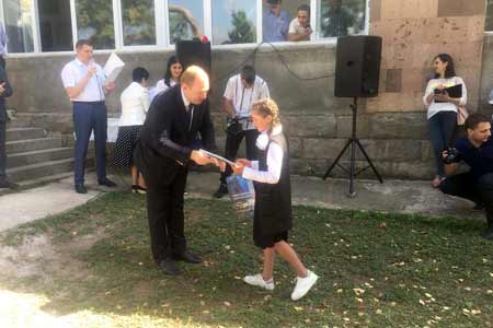 В новый учебный год - с подарками от железнодорожников