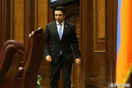 Ален Симонян: паспортный контроль в ереванском аэропорту больше не будет осуществляться российскими пограничниками