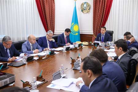 Алихан Смаилов поручил продолжить работу по демонополизации экономики