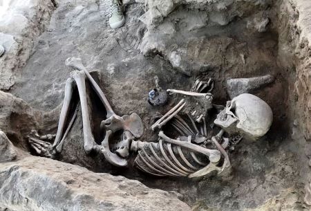 Polish-Armenian team discovers 3.2 thousand-year-old "golden tomb" in Armenia`s Metsamor