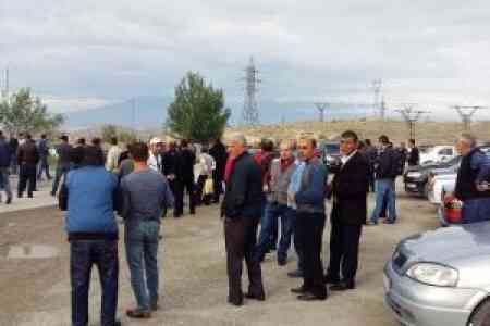 Հրազդանի ցեմենտի գործարանի աշխատակիցները բողոքի ակցիա են իրականացրել
