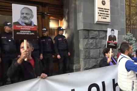 У Генпрокуратуры Армении прошла акция протеста в поддержку армянских политзаключенных