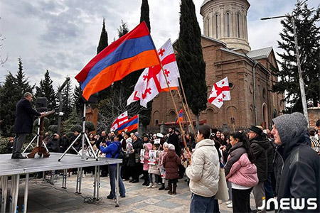 Представители армянской общины Грузии провели акцию в поддержку Армянской Апостольской Церкви