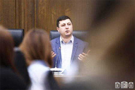 Депутат НС: оппозиционные силы, прошедшие в парламент, должны как можно скорее обсудить ситуацию друг с другом, не позволяя властям взять инициативу в свои руки