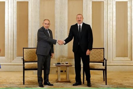 Pashinyan, Aliyev briefly spoke on the go in Washington