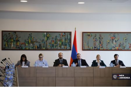 ԱԳՆ-ում տեղի է ունեցել հանդիպում Հայաստանում հավատարմագրված դիվանագիտական ներկայացուցչությունների ղեկավարների հետ