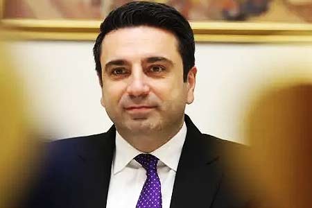 Спикер армянского парламента собрался в Стамбул