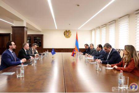 RA defense minister meets with new NATO Secretary General`s Special  Representative for Caucasus