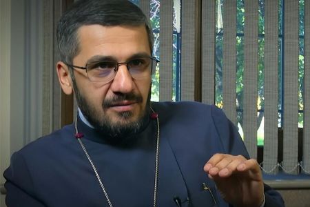 Архимандрит Заргарян напомнил Торосяну о конституционных обязанностях властей Армении по защите армянского наследия