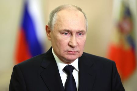 Путин по случаю 81-й годовщины Победы в ВОВ поздравил и Армению