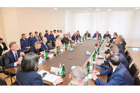 В Ереване открылась конференция представителей спасательных служб России и Армении