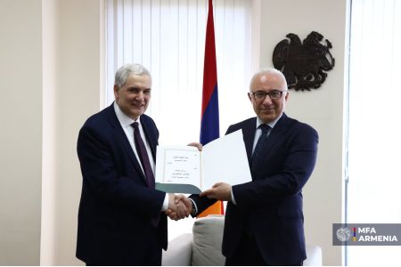 RA Deputy FM receives copies of credentials of newly appointed Algerian ambassador