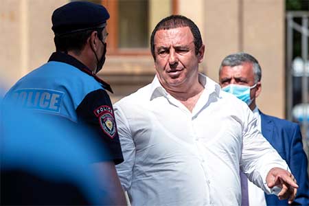 Царукян опроверг сообщения о задержании сопартийцев по подозрению в раздаче предвыборных взяток