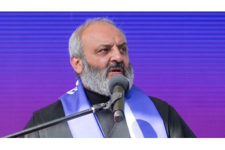 Архиепископ Баграт Галстанян переведен под домашний арест