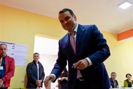 "Strong Armenia" bloc top candidate casts ballot in parliamentary elections