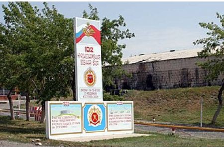 Акция "Свеча памяти", приуроченная ко Дню памяти и скорби, прошла на 102-й российской военной базе в Гюмри