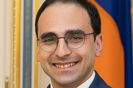 Улица Амиряна переименована