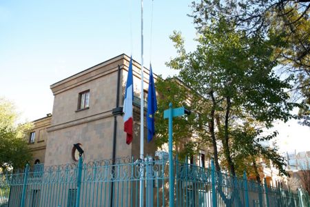 В посольстве Франции в Армении подтвердили факт отравления гостей на приеме по случаю Дня взятия Бастилии