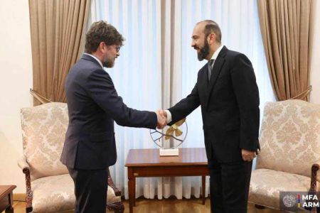 Հայաստանի արտաքին գործերի նախարարը հրաժեշտ տվեց Ֆրանսիայի դեսպանին