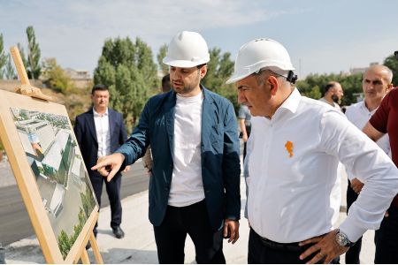 Armenian Prime Minister  reviews preparations for COP-17