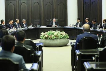 Власти Армении планируют обновить официальный текст присяги членов правительства, адаптировав его под концепцию "реальной Армении"