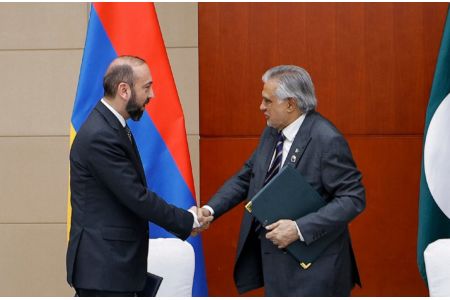 Բիշքեկում Հայաստանի արտգործնախարարը հանդիպում է ունեցել իր պակիստանցի գործընկերոջ հետ