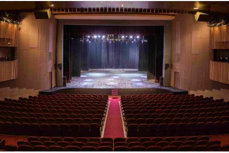The stage of the <GOY> theater has been dismantled