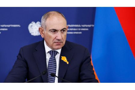 Никол Пашинян поздравил народного артиста республики Армена Хандикяна с  80-летием