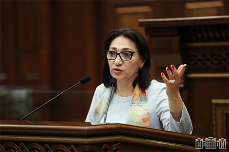 Председатель комиссии НС РА заявила о своем намерении лично поехать в Баку для встречи с армянскими военнопленными