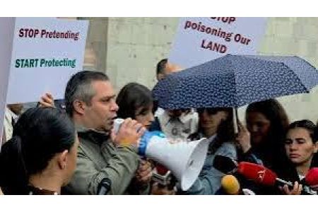 Ahead of COP17, the Artsakh Human Rights Council held a protest in front of the Armenian government