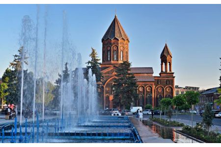 С праздником, город с душой и характером - Русский дом в Гюмри