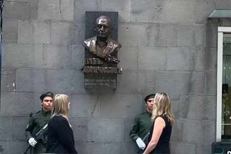 В Ереване на улице Московян 31открыли мемориальную доску в память о Левоне Айрапетяне